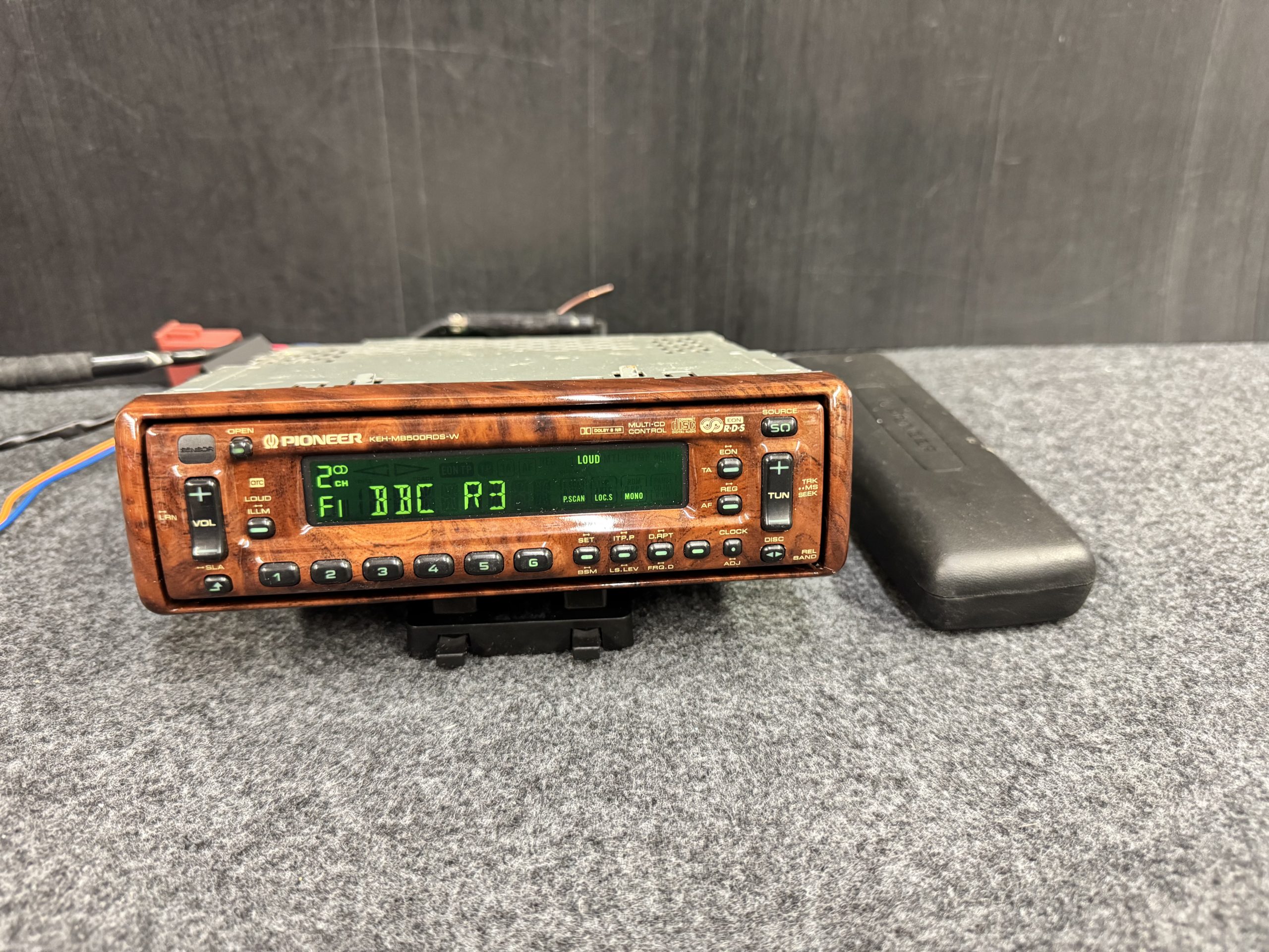 Pioneer Keh-M8500rds-w old car radio cassette player with Cd