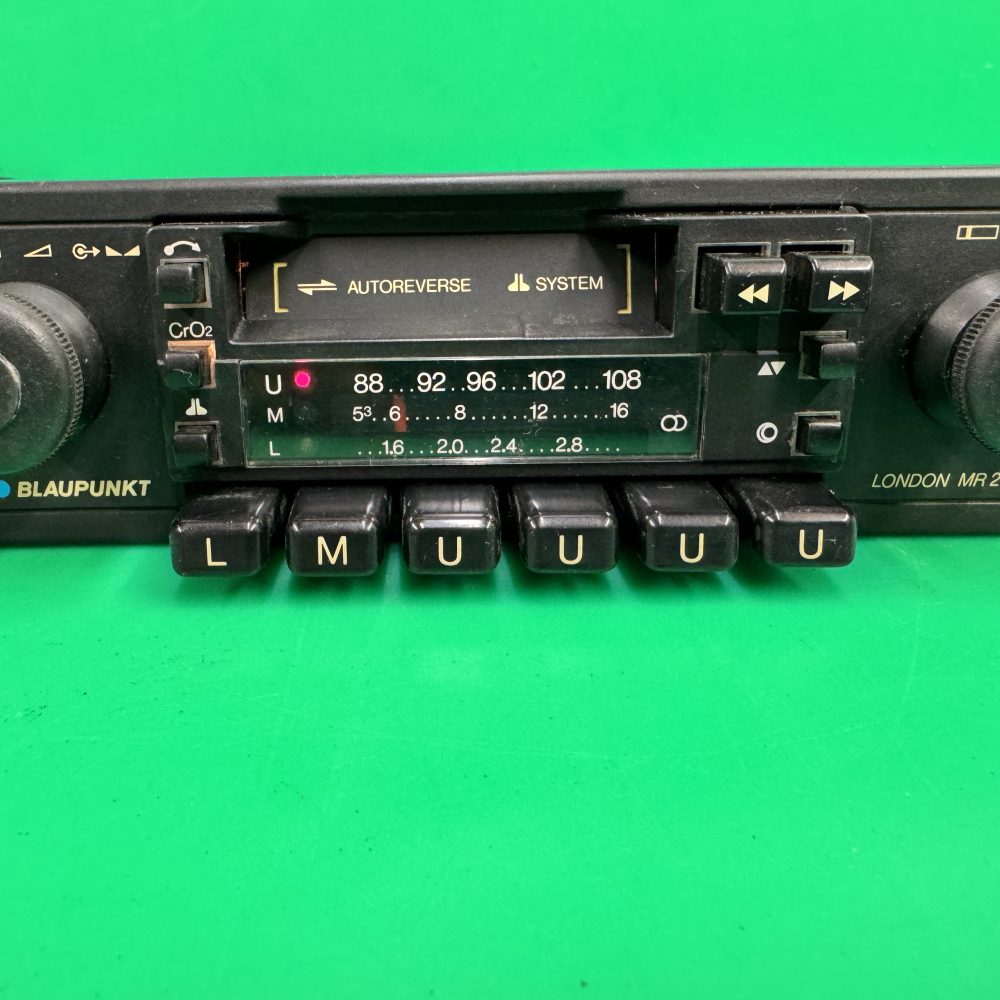 Blaupunkt London Mr21 old car radio cassette player spindle type