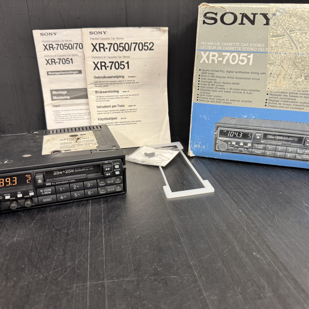 Old Classic 90's Sony Car Radio Cassette Player With Cd Changer Control Xr-7051 boxed