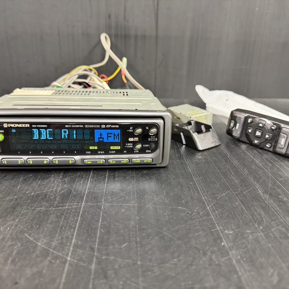 Pioneer Keh-P8200r old car radio cassette player with Cd changer control