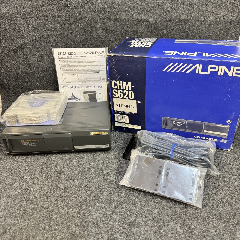 Alpine M Bus 8 Pin Car Radio Stereo 6 Disc cd changer - Immaculate and boxed