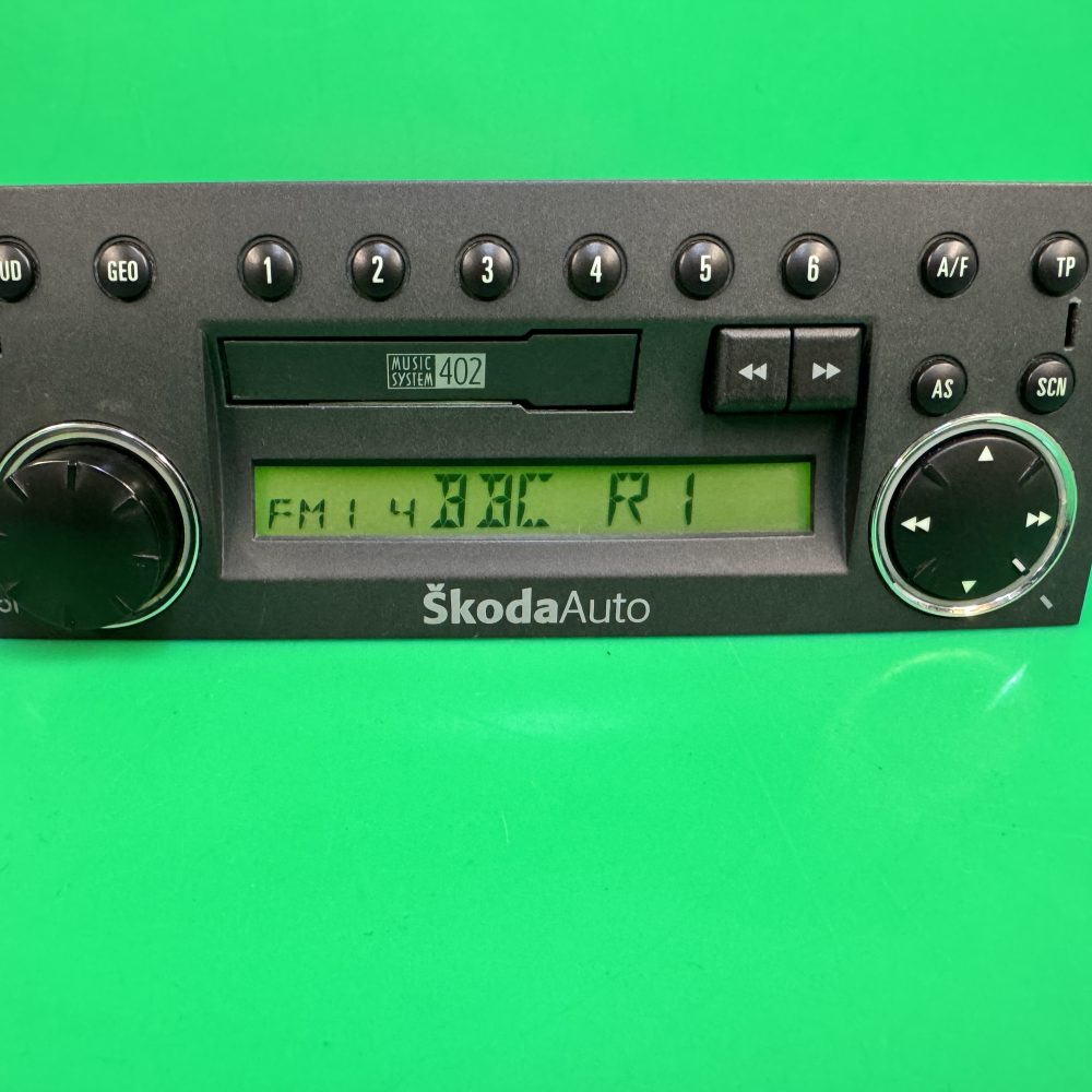 Skoda Fabia Music System 402 Original Car Radio Cassette Player
