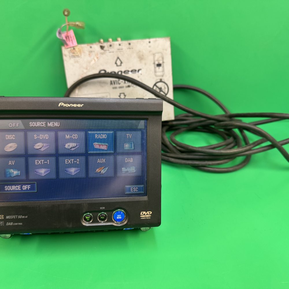 Pioneer Avic-X1R single din fold out screen DVD sat nav radio