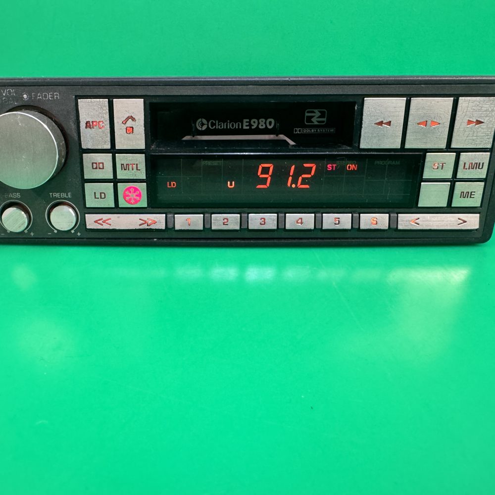 CLARION E980 CAR RADIO STEREO CASSETTE PLAYER HIGH SPEC