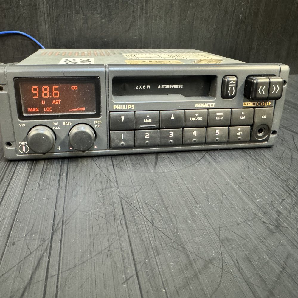 Renault Philips 22dc579 car radio cassette player with code
