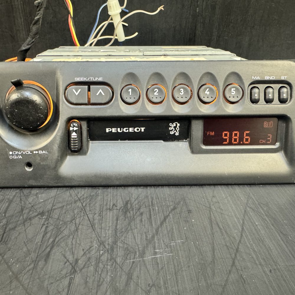Old Classic Peugeot 106 Car Radio Cassette Player With Code PU-9534a