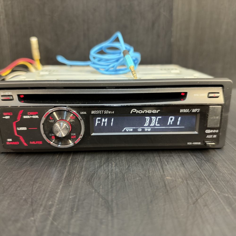 Pioneer Deh-4000ub car radio CD player with usb aux in